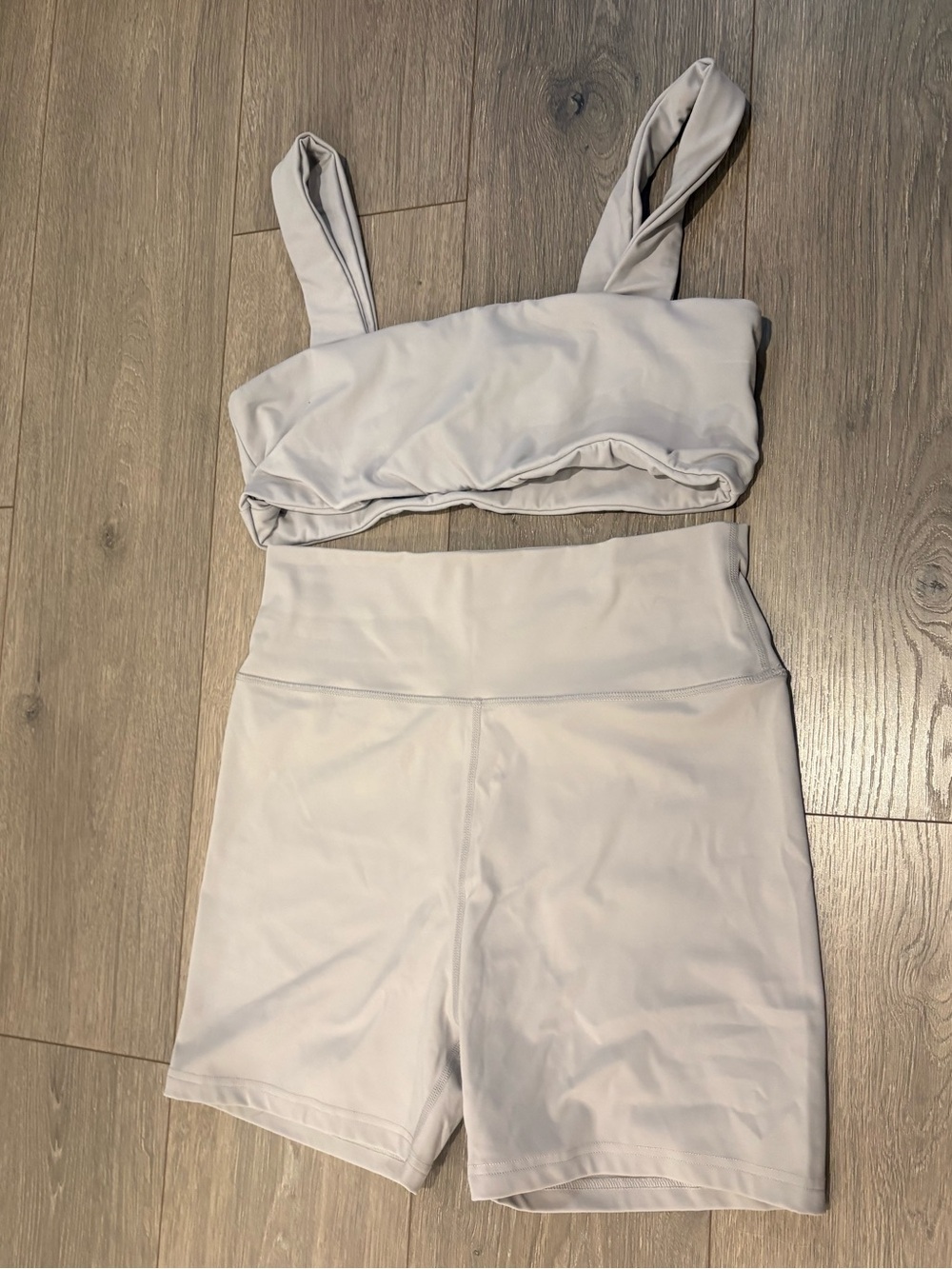 Daily Drills SET Sports Bra and Biker Shorts Gray Size L/XL - Picture 2 of 5